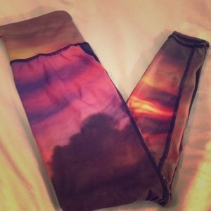 Teeki Clouds Hot Pant
